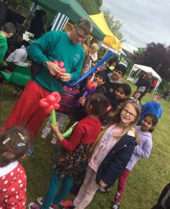 Children having balloons made by Zippy Lees
